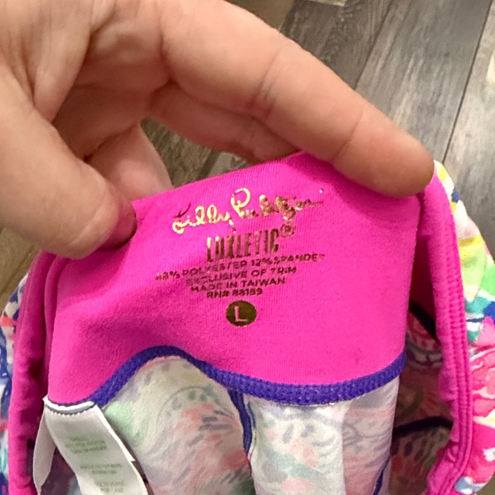 Lilly Pulitzer Vibrant Patterned  capri Leggings - Picture 2 of 3